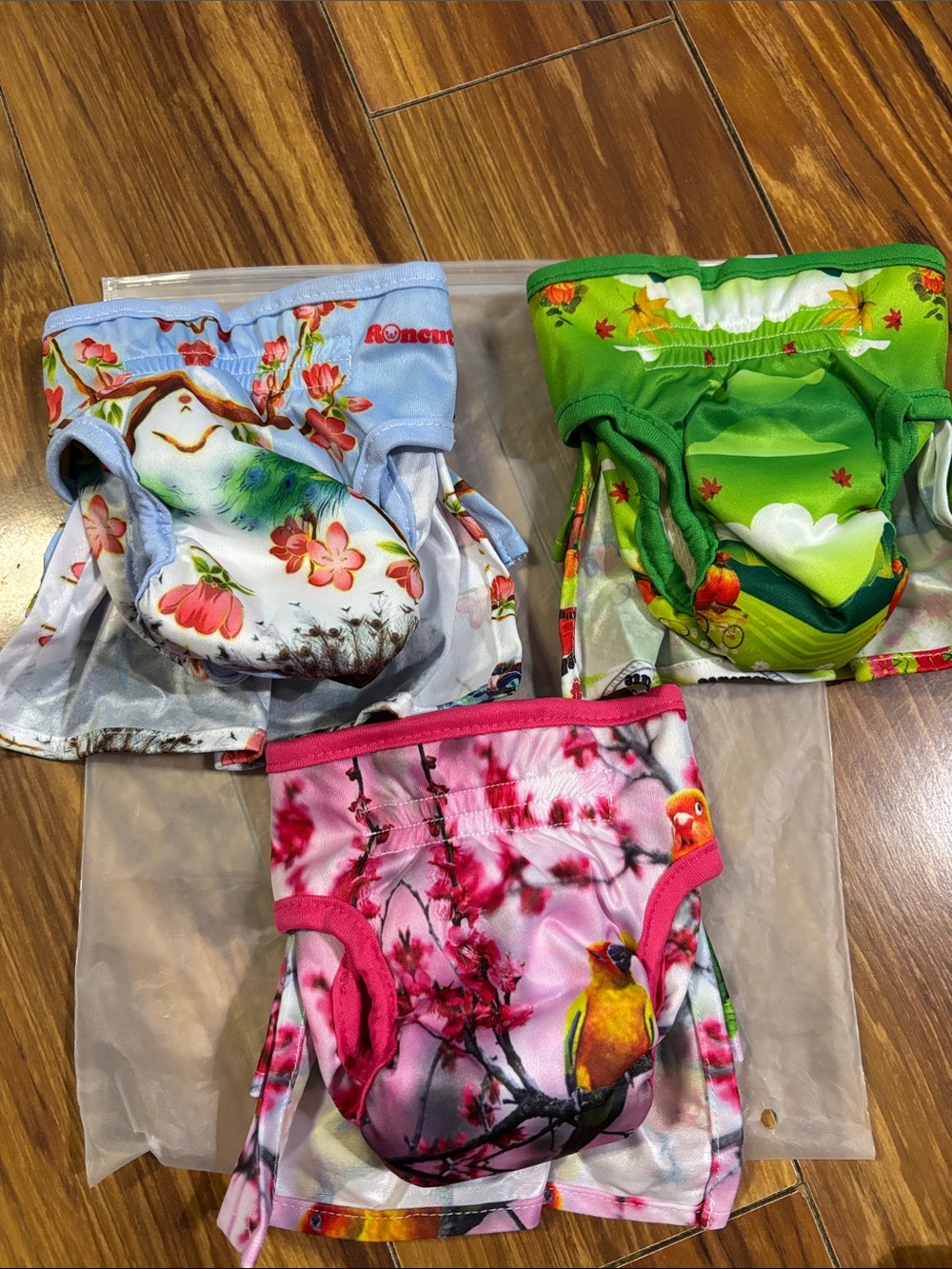 Roncute Ruffle Female Dog Wraps, pack of three, Size XS, NIB. - Picture 2 of 12